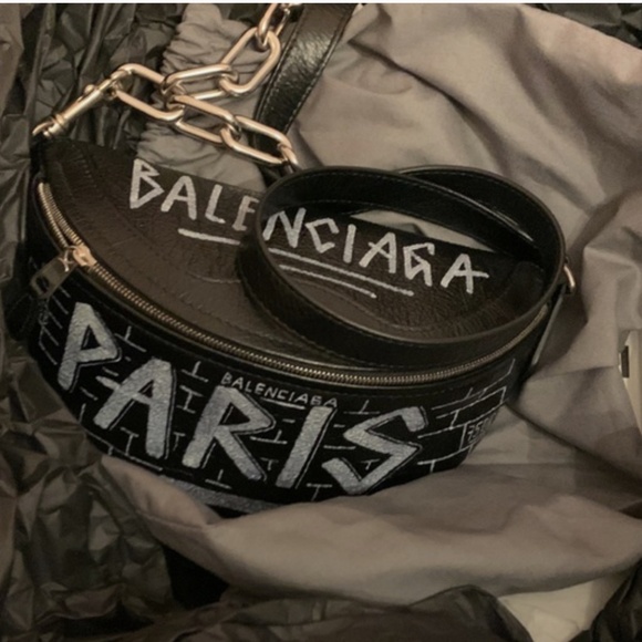AUTHENTIC BALENCIAGA GRAFFITI PRINT BELT BAG!!!!!!! INCREASED IN VALUE O… - Picture 6 of 6